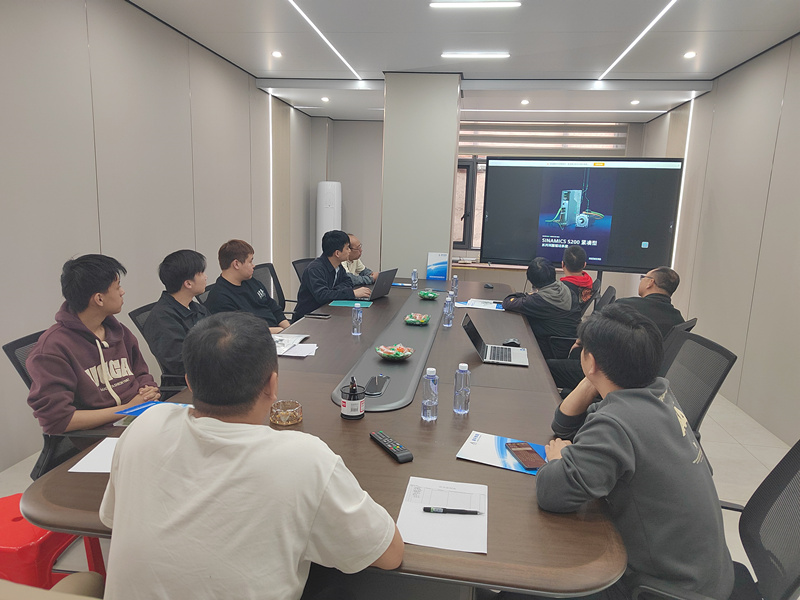 Nâng cao sản xuất gạch bê tông với sự hợp tác cùng Siemens và các giải pháp điều khiển từ xa tiên tiến.