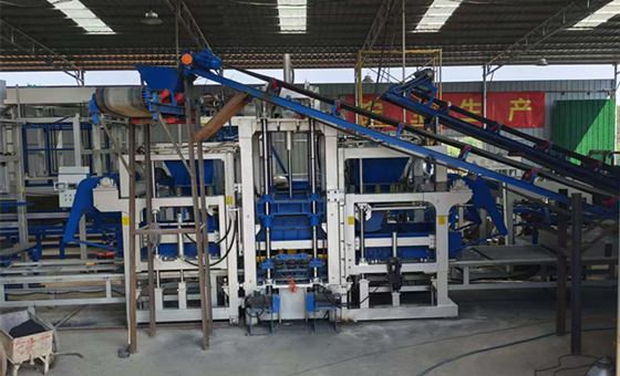 Dây chuyền sản xuất gạch tự động hoàn toàn QT12-15 tại tỉnh Giang Tây.