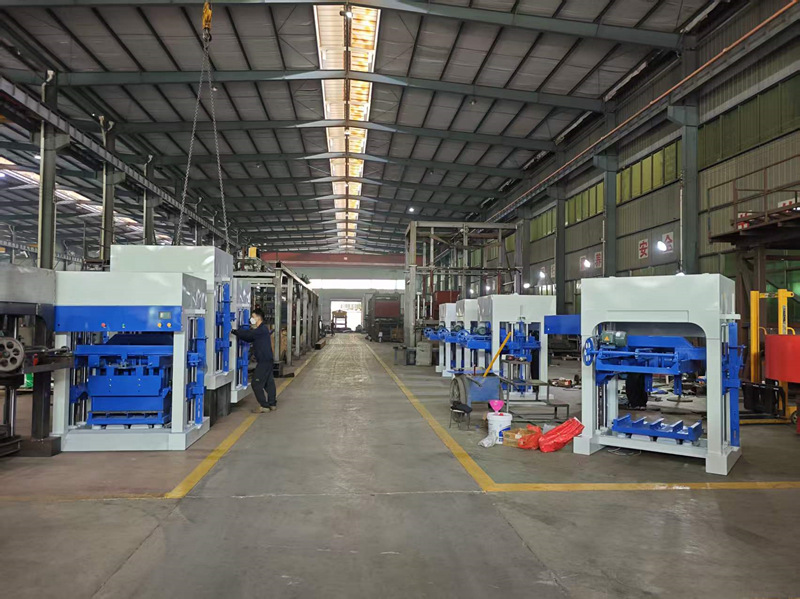 Thiết bị sản xuất gạch bán tự động cho châu Phi đang trong giai đoạn vận hành thử nghiệm cuối cùng.